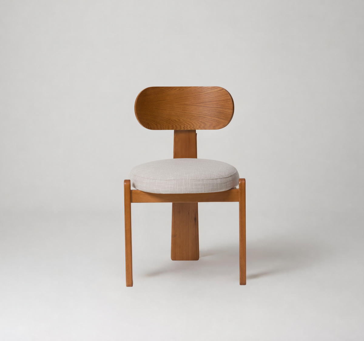 Cadeira Lorena com Design Orgânico em Madeira Maciça