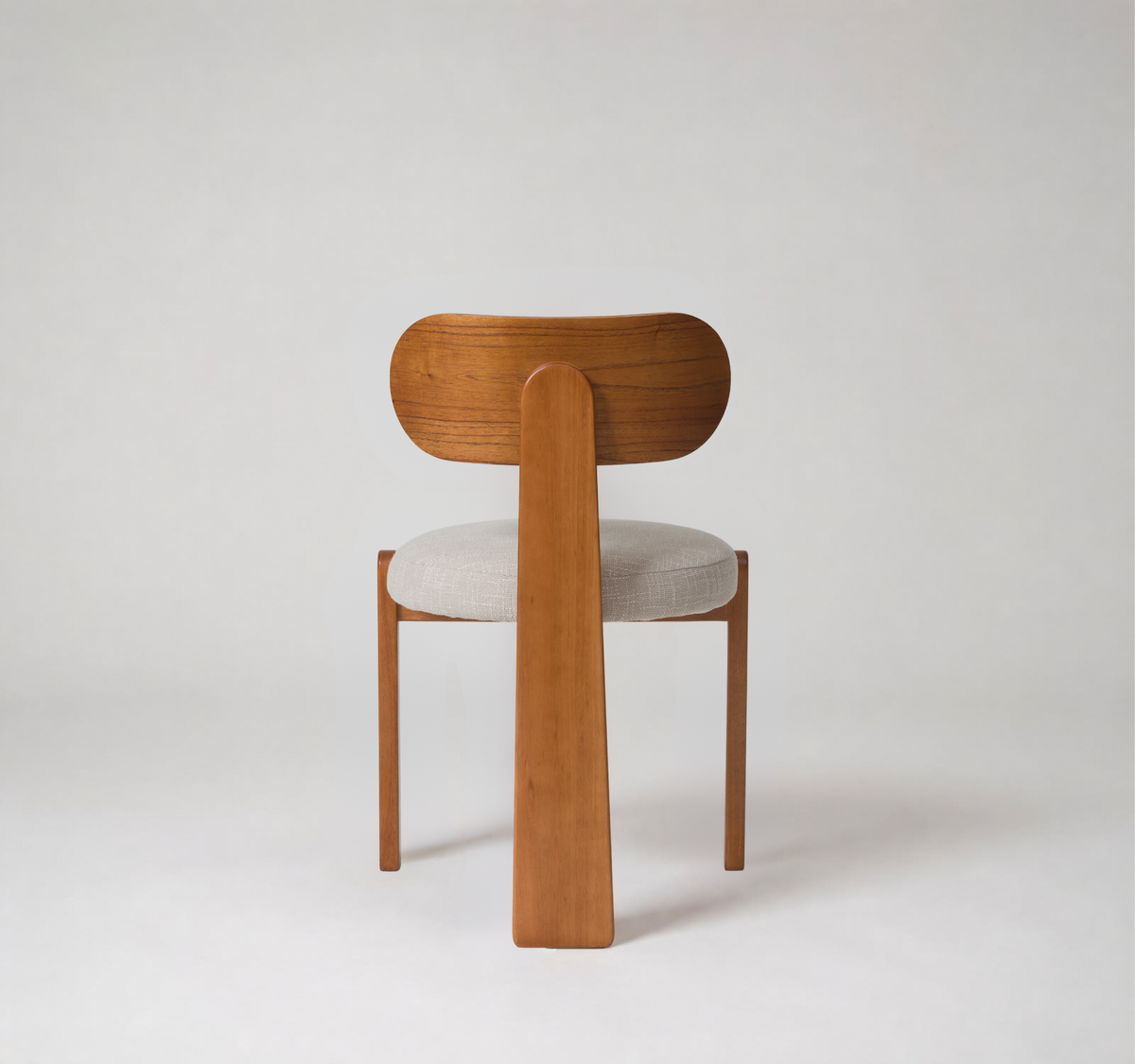 Cadeira Lorena com Design Orgânico em Madeira Maciça