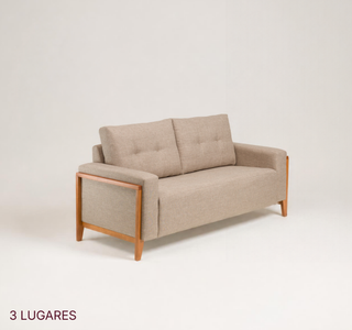 Sofá Luma 3 Lugares com Pés e Detalhe no Braço em Madeira Maciça