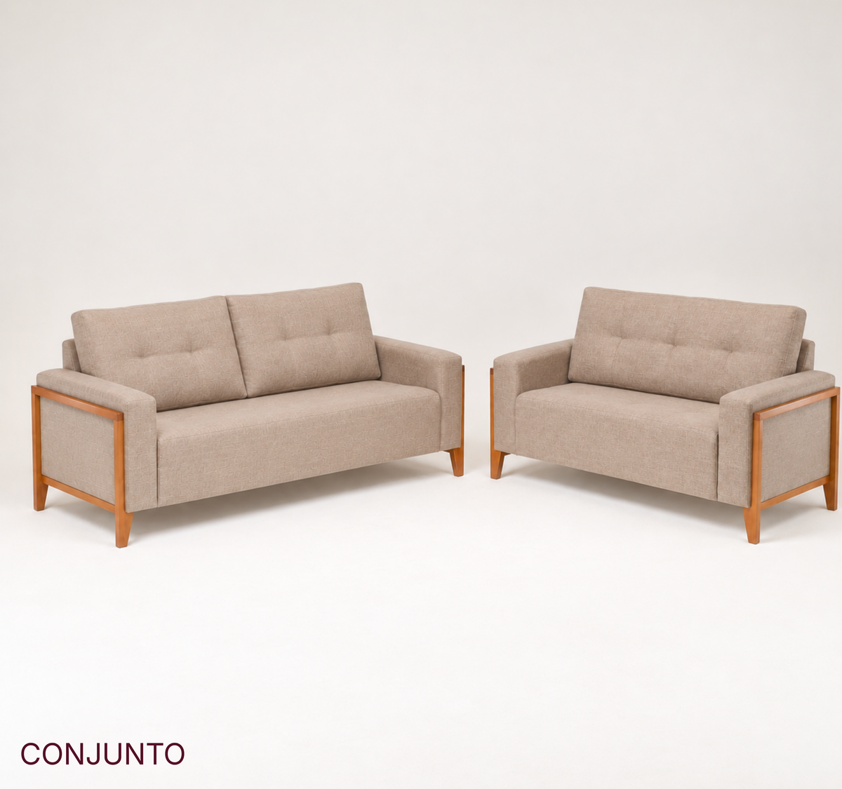 Conjunto Sofá Luma com Pés e Detalhe no Braço em Madeira Maciça