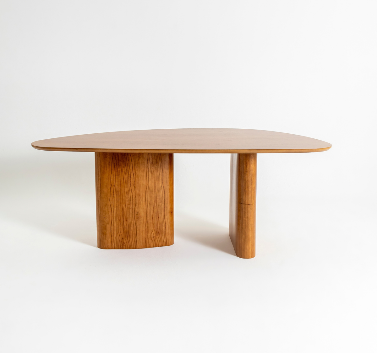 Mesa Olivia com Design Orgânico com Lâminas de Madeira Natural