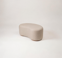 Puff Curvo Elise com Design Orgânico