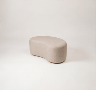 Puff Curvo Elise com Design Orgânico