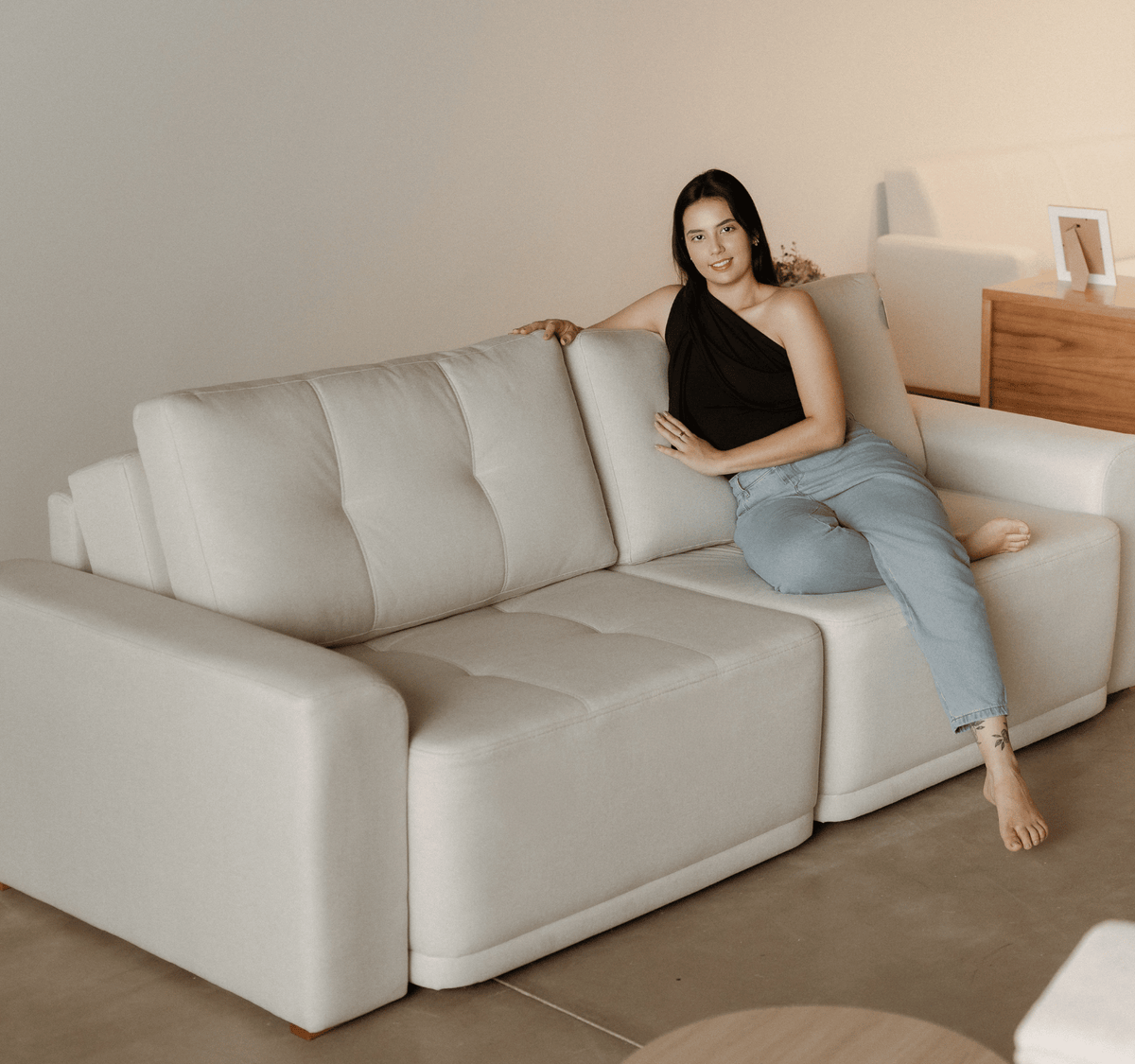 Sofá Retrátil Cama Isa com Almofadas Soltas